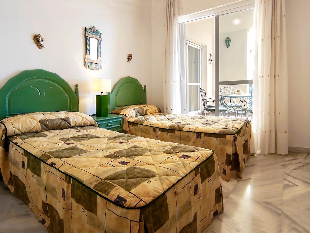 Lorcrimar Hotel Marbella Room photo